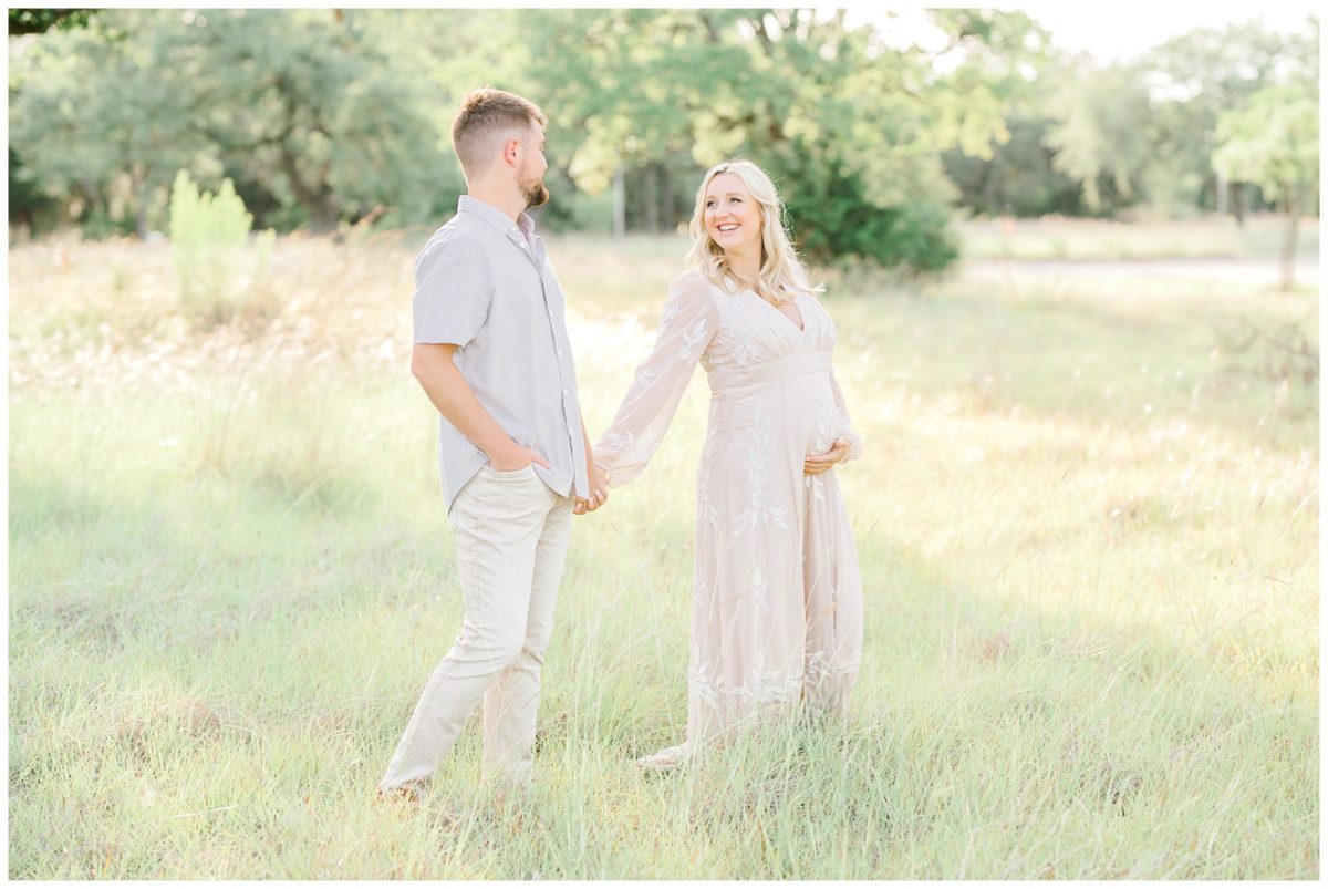 summer outdoor maternity session
