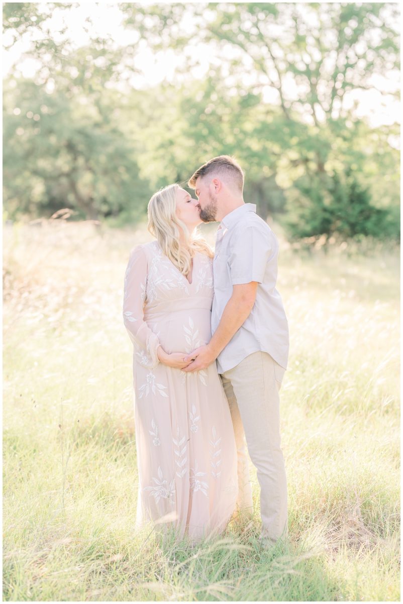summer outdoor maternity session