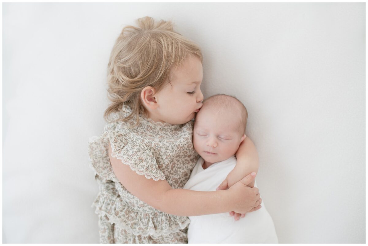 newborn session with toddler big sister